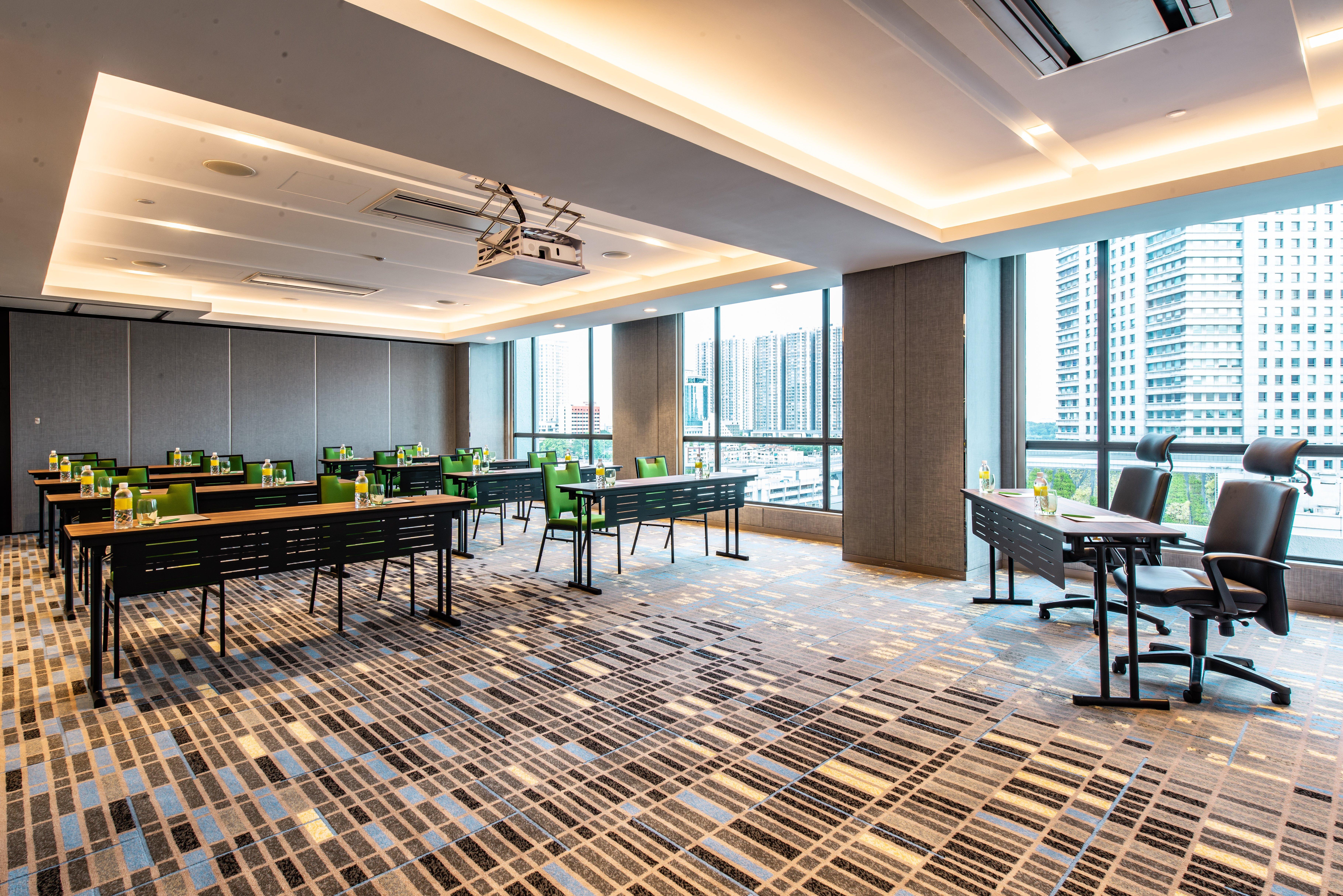 Centre By Ihg Hotel 4*